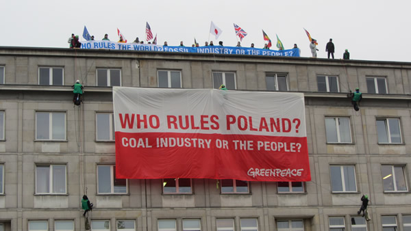 Des activistes de Greenpeace lors de la COP24
